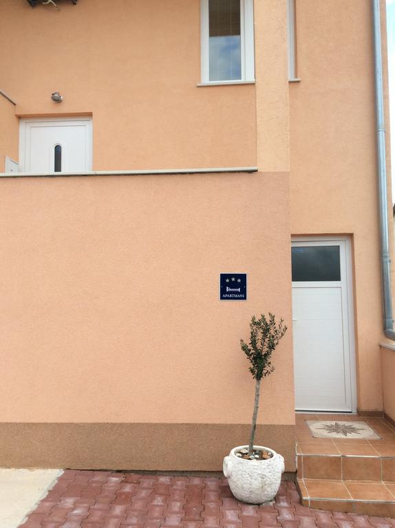 Apartments Dumina ムルテル エクステリア 写真