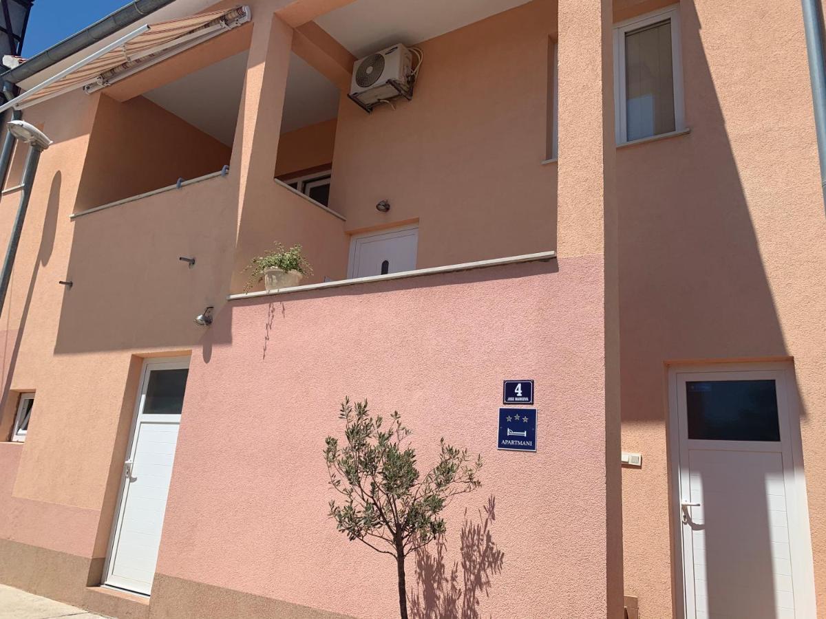 Apartments Dumina ムルテル エクステリア 写真
